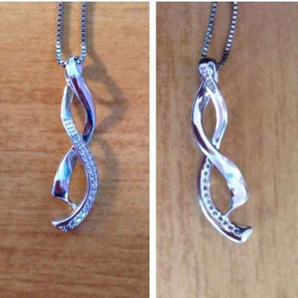 Jewelry - Silver stamped 925 Kays necklace